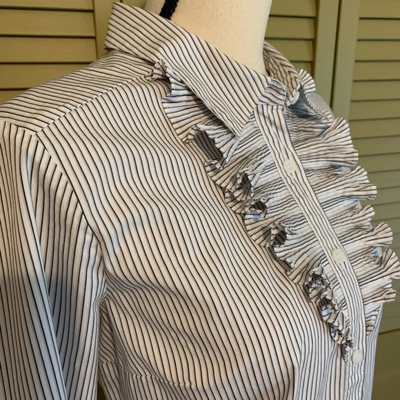 Tuxedo Ruffled Tailored Top - Picture 12 of 16